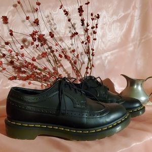 DR. MARTIN SIZE 9 WINGTIPS